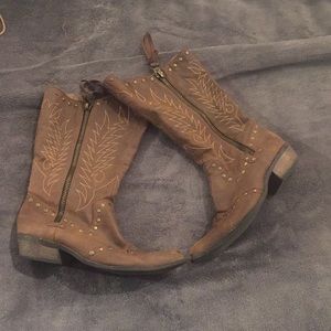 Cowboy boots (size says 6.5 but fits a 7.5)